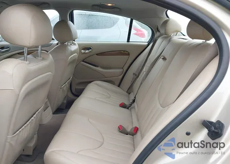 2000 Jaguar S-Type 4.0L V8 z USA, uszkodzony, nr VIN SAJDA01D8YGL03547